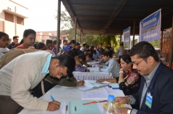 STUDENTS IN JOB FAIR AT REGISTRATION COUNTER 